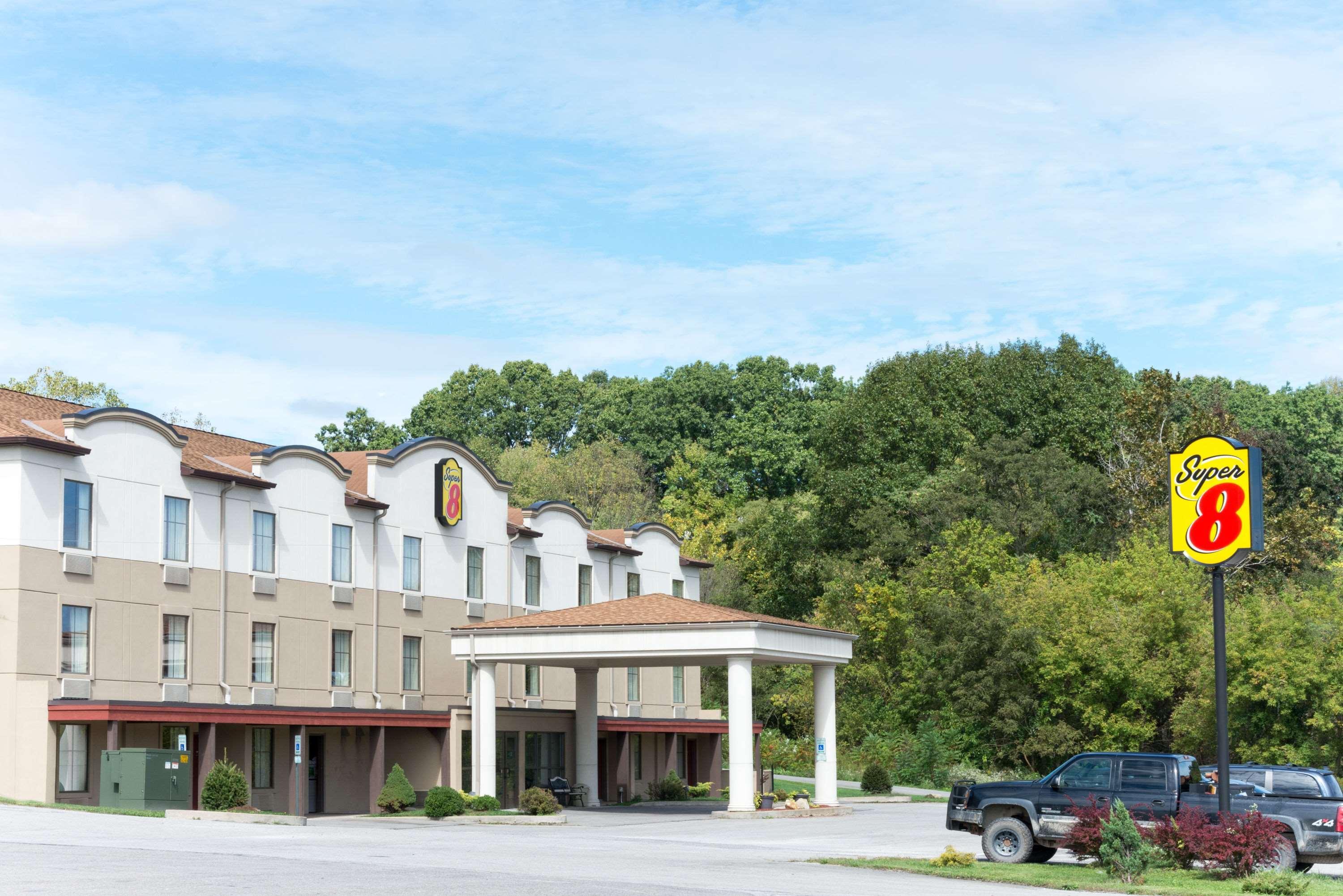 Super 8 By Wyndham Beaver Falls Eksteriør billede